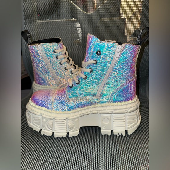 New Rock Dolls Kill Holographic M-WALL005-V44 Platform Boots Iridescent Festival - Picture 5 of 10